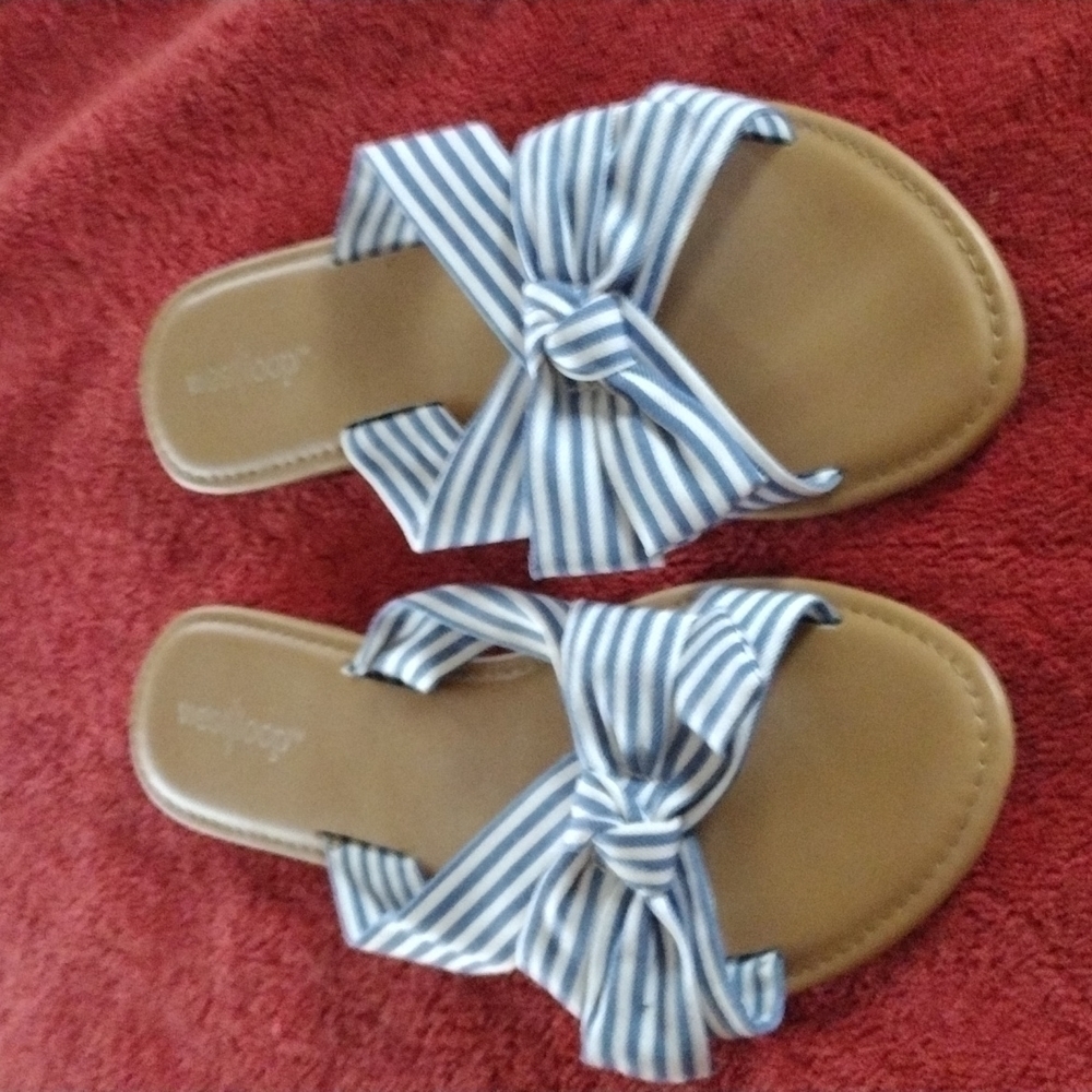 4@30.00 or 20.00 toNWOT Ladies Sandals by WEST LOOP